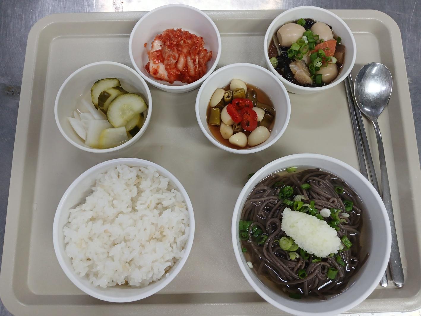 비오는 날엔 온모밀국수