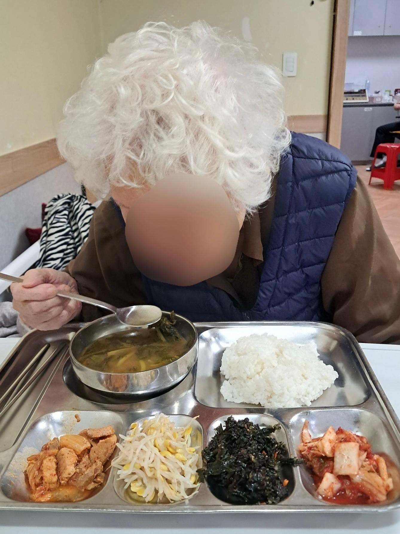 어르신 식사1