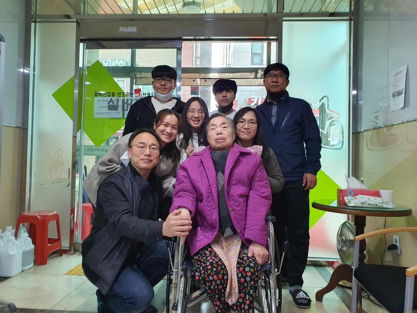 애뜻하고 따뜻한 가족면회시간입니다.